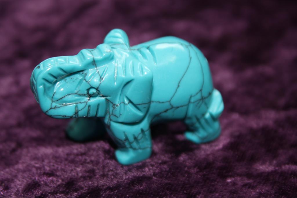 Figurine - Elephant - Blue Howlite - 50mm - Click Image to Close