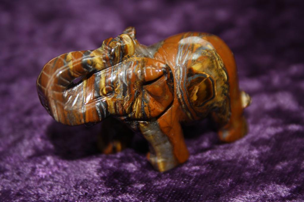 Figurine - Elephant - Tiger Iron - 50mm - Click Image to Close