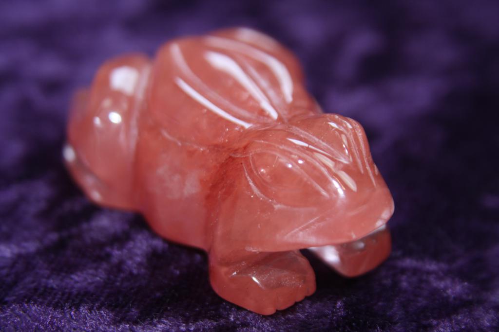 Figurine - Frog - Cherry Quartz - 50mm - Click Image to Close
