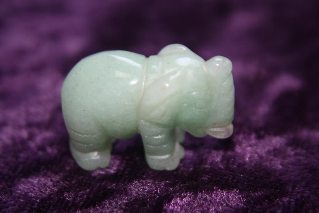 Figurine - Elephant - Green Aventurine - 25mm - Click Image to Close