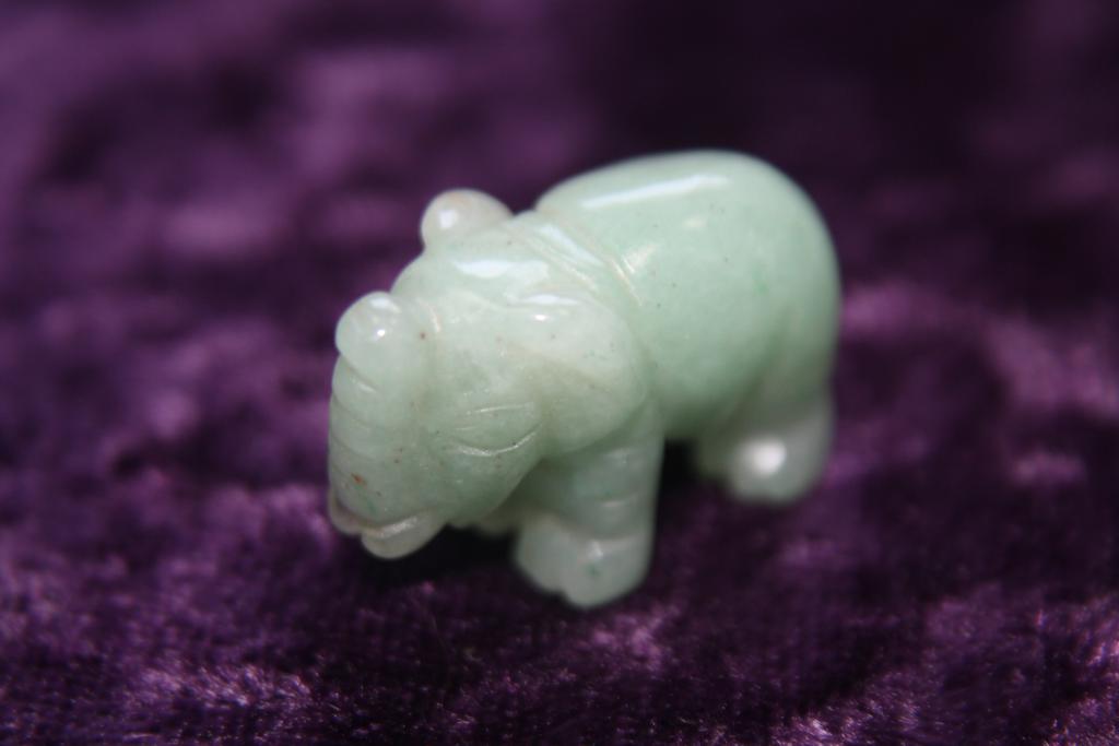 Figurine - Elephant - Green Aventurine - 25mm - Click Image to Close
